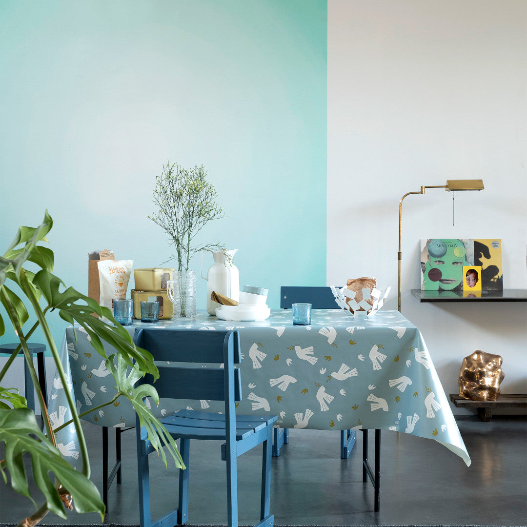 Peace is in the Air Glaciär – Lola vaxduk med grafiskt fågelmotiv, miljö
