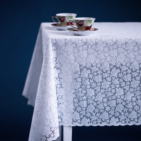 Petite Rose Vit – Spetsvaxduk med små rosor, hörn