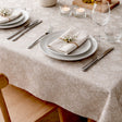 Rose Bianche – Textilvaxduk i linnelook, 160 cm bred, dukning