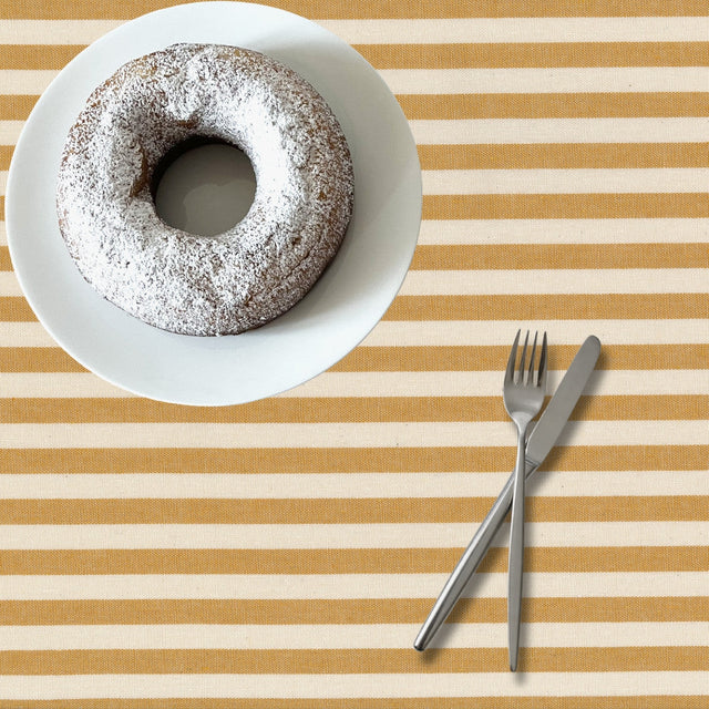 Sennepsgul Nordisk Rand – Textilvaxduk i rustikt linnelook