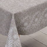 Silva Beige – beige vaxduk med elegant ornamentbård hörn