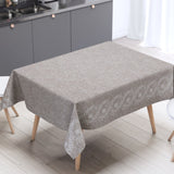 Silva Beige – beige vaxduk med elegant ornamentbård miljö