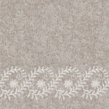 Silva Beige – beige vaxduk med elegant ornamentbård mönster