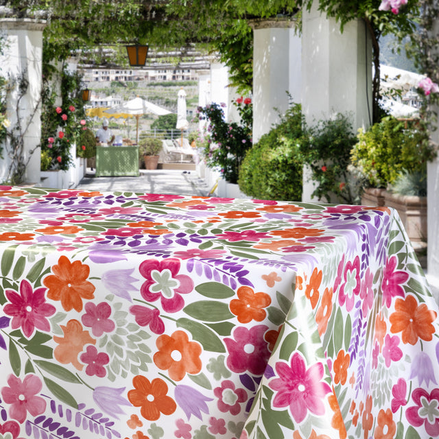 Sommerflor Rosa – Vaxduk med färgglatt blommönster, miljö