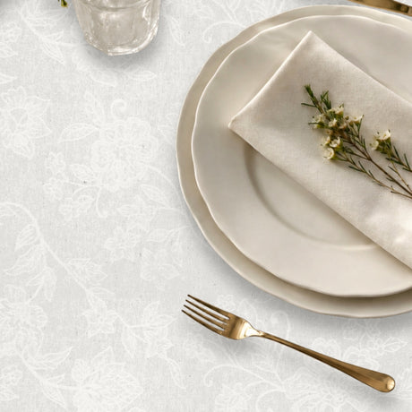 Tamayo Blanco – Jacquardvävd textilvaxduk i offwhite 180 cm bred, närbild
