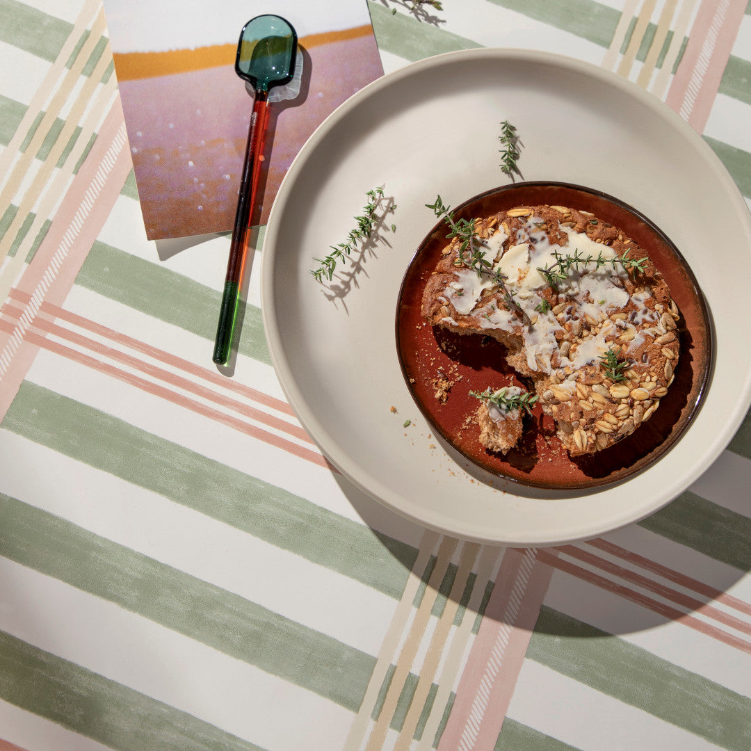 Tea Milady? Olive – Lola vaxduk med randig design, närbild