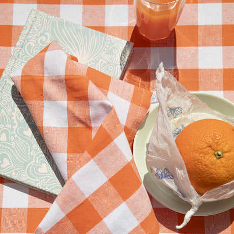 WOW Spring Apricot – Rutiga tygservetter 45 x 45 cm (4-pack), miljö