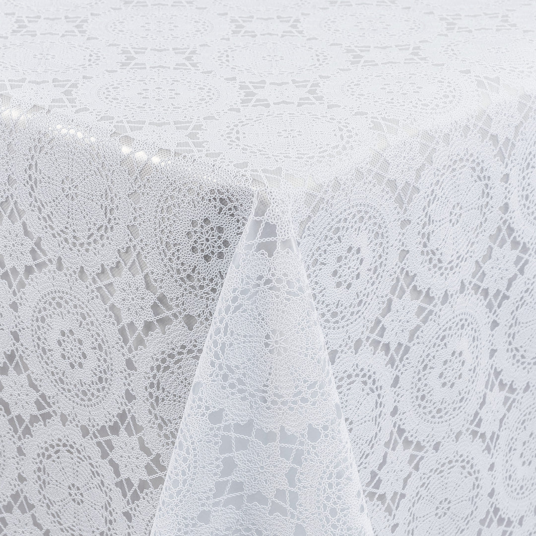 White Chantilly – Vit spetsvaxduk med klassiskt rosettmönster