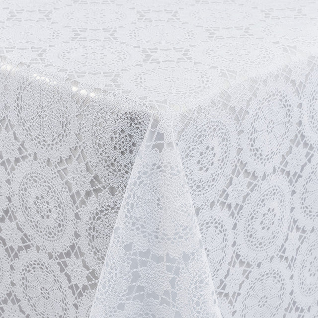 White Chantilly – Vit spetsvaxduk med klassiskt rosettmönster