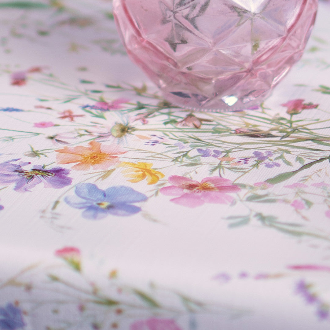 Wildflower Mist – Vaxduk med ängsblommor, närbild