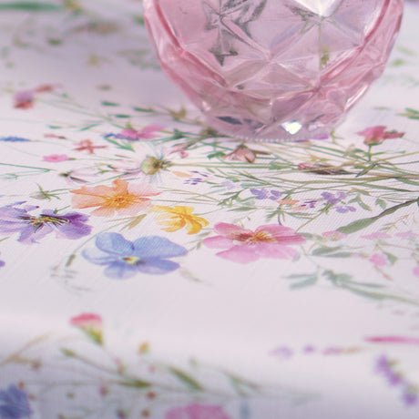 Wildflower Mist – Vaxduk med ängsblommor, närbild