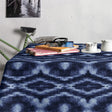 Saura Denim - textilvaxduk med batikliknande design, 140 cm
