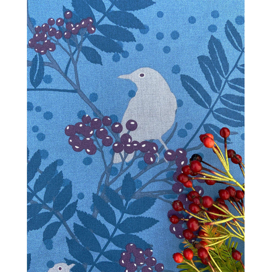 Blackbird Dusty Blue - Notes by Susanne Schjerning, textilvaxduk med glidskydd