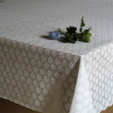 Daisy Lace – Vit spetsvaxduk med små blommor