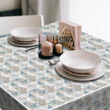 Cillas Azul  - Vaxduk med grafiskt mönster i blått, beige och vitt