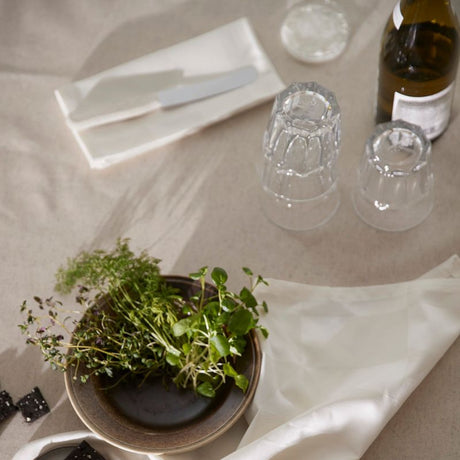 Compliments Flax Ljus Natur – textilvaxduk med glidskydd, 160 cm bred