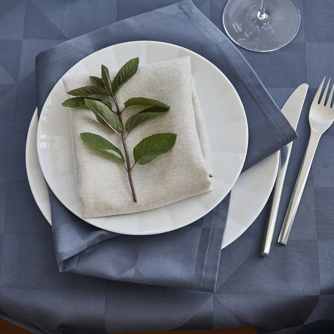 Compliments Wind Damastduk, blå – 160 x 270 cm, närbild