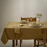 Compliments Wind Damastduk, Brass – 150 x 300 cm, miljö