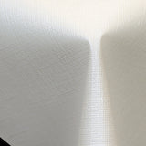Diamond Linen White – Elegant duk med präglad linnelook