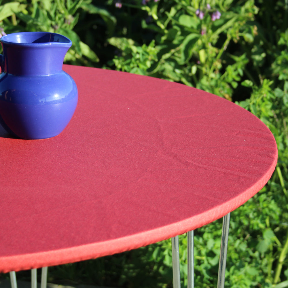 Enfärgad textilvaxduk röd - rund textilvaxduk med resårkant