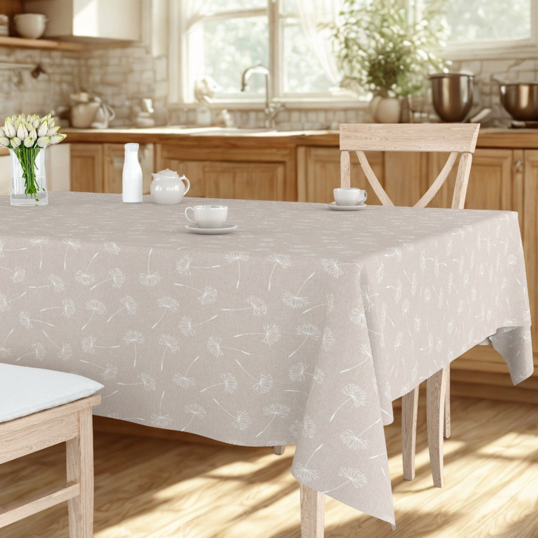 Frøvik Beige – Vaxduk med vita blommor i linnelook