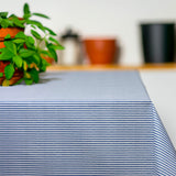 Juna Urban Line – textilvaxduk med blå ränder