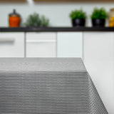 Juna Urban Line – textilvaxduk med svarta ränder