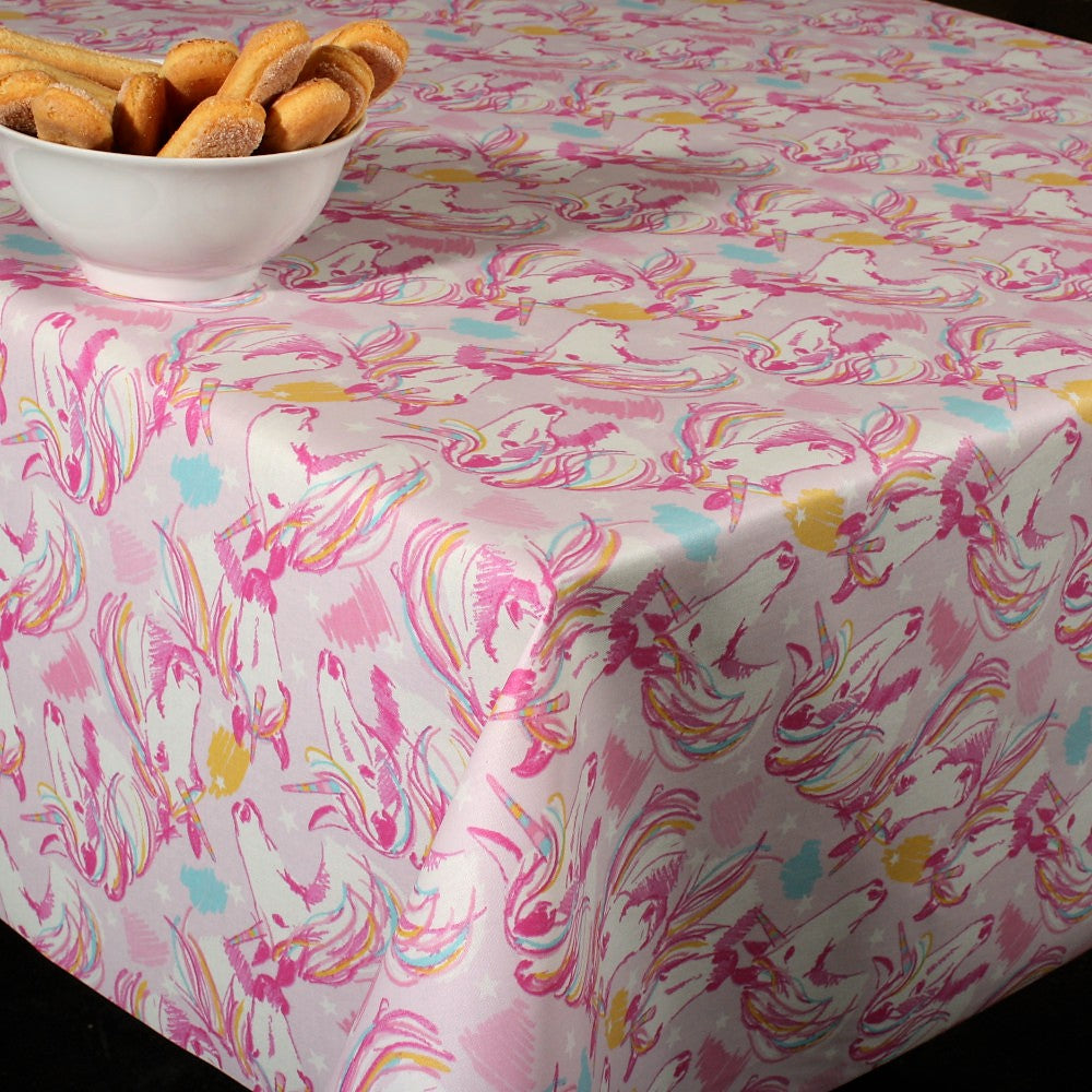 Legend – Textilvaxduk med enhörningar, 155 cm bred