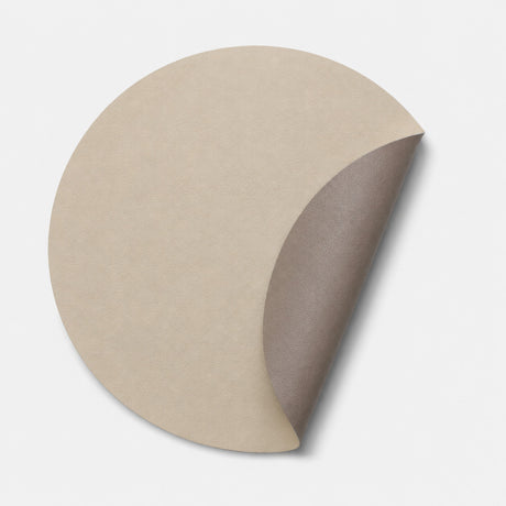 Moon rund bordstablett i konstläder – Beige/Sand – Ø38 cm