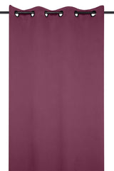 Notte Raspberry – Mörkläggningsgardin 135 x 180 cm i miljö