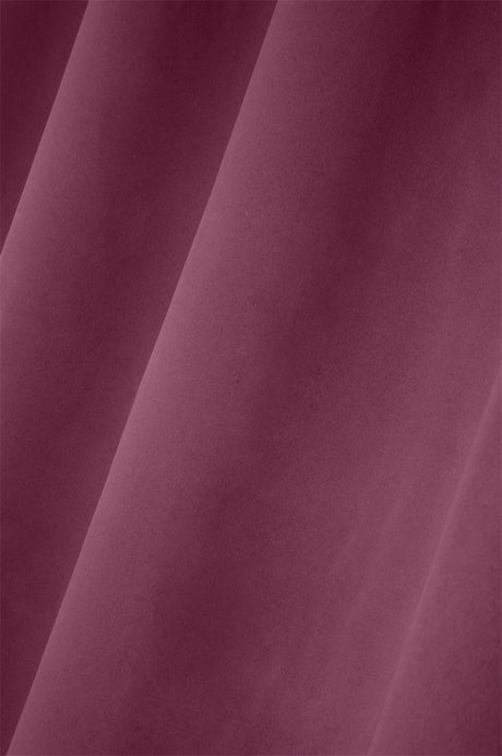 Notte Raspberry – Mörkläggningsgardin 135 x 180 cm, närbild