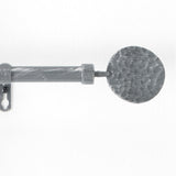 Patina Bullette, Grå/Silver – Justerbar gardinstång 120–210 cm