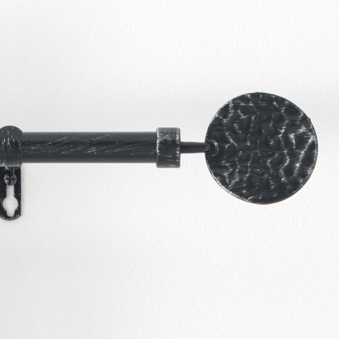 Patina Bullette, svart/silver – justerbar gardinstång 120–210 cm