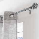 Patina Tropi Grå/Silver – Justerbar gardinstång 120–210 cm, upphängning