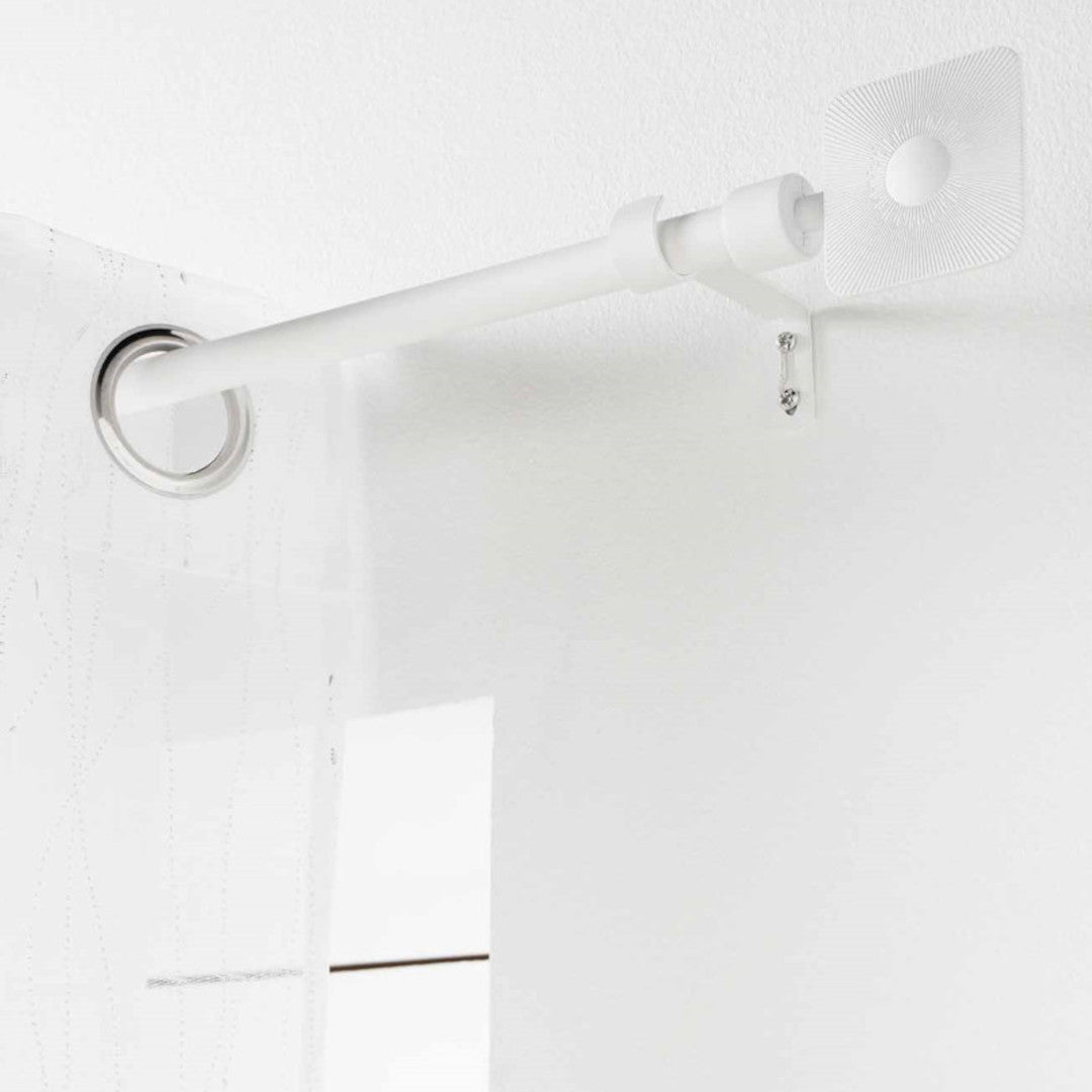 Sarita Vit – Justerbar gardinstång 120–210 cm, upphängning