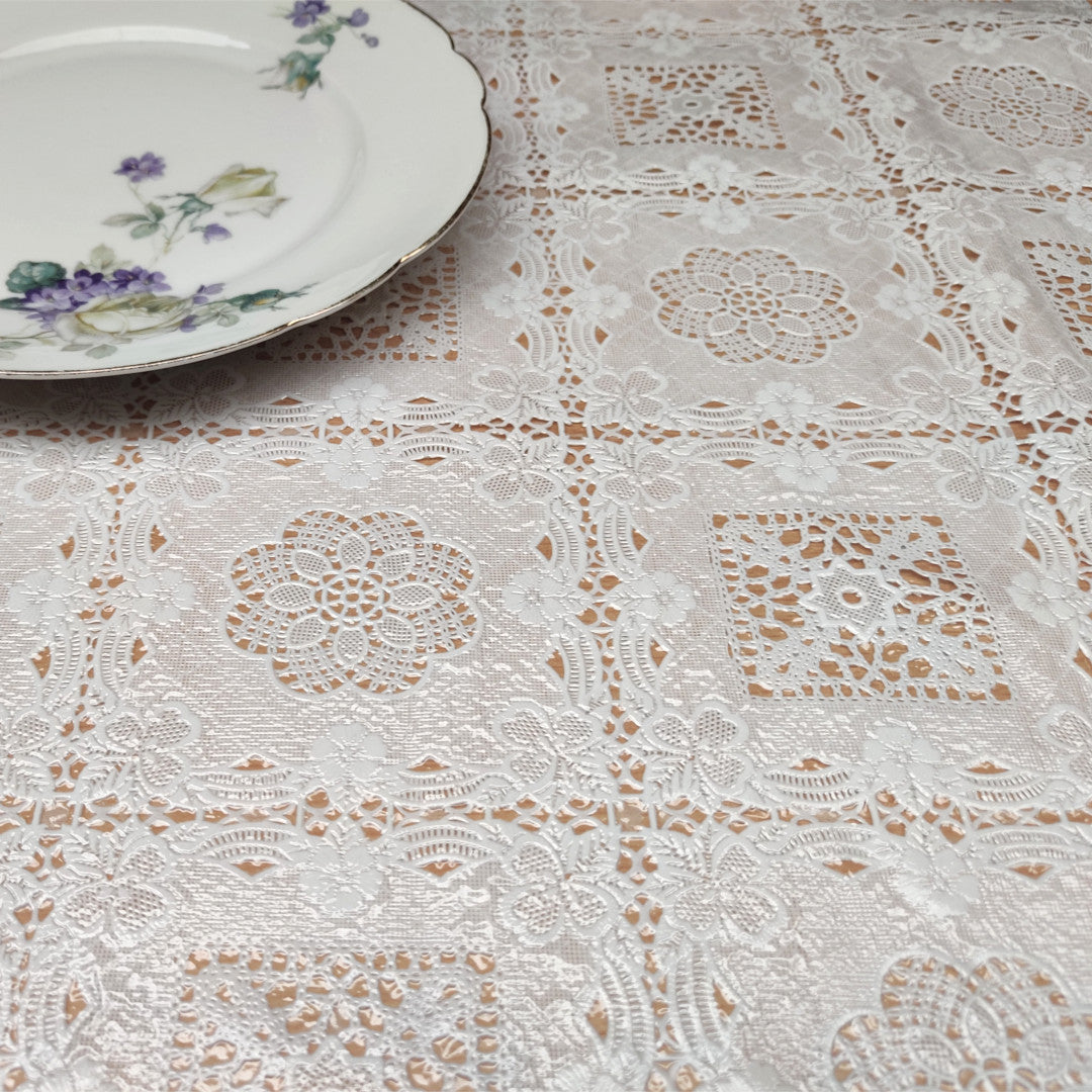 Shiny White Lace - Spetsvaxduk med skimrande yta