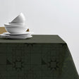 Södahl julduk Forest Green med stjärnmönster på dukat bord till jul 140x320