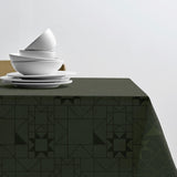 Södahl julduk Forest Green med stjärnmönster på dukat bord till jul 140x320
