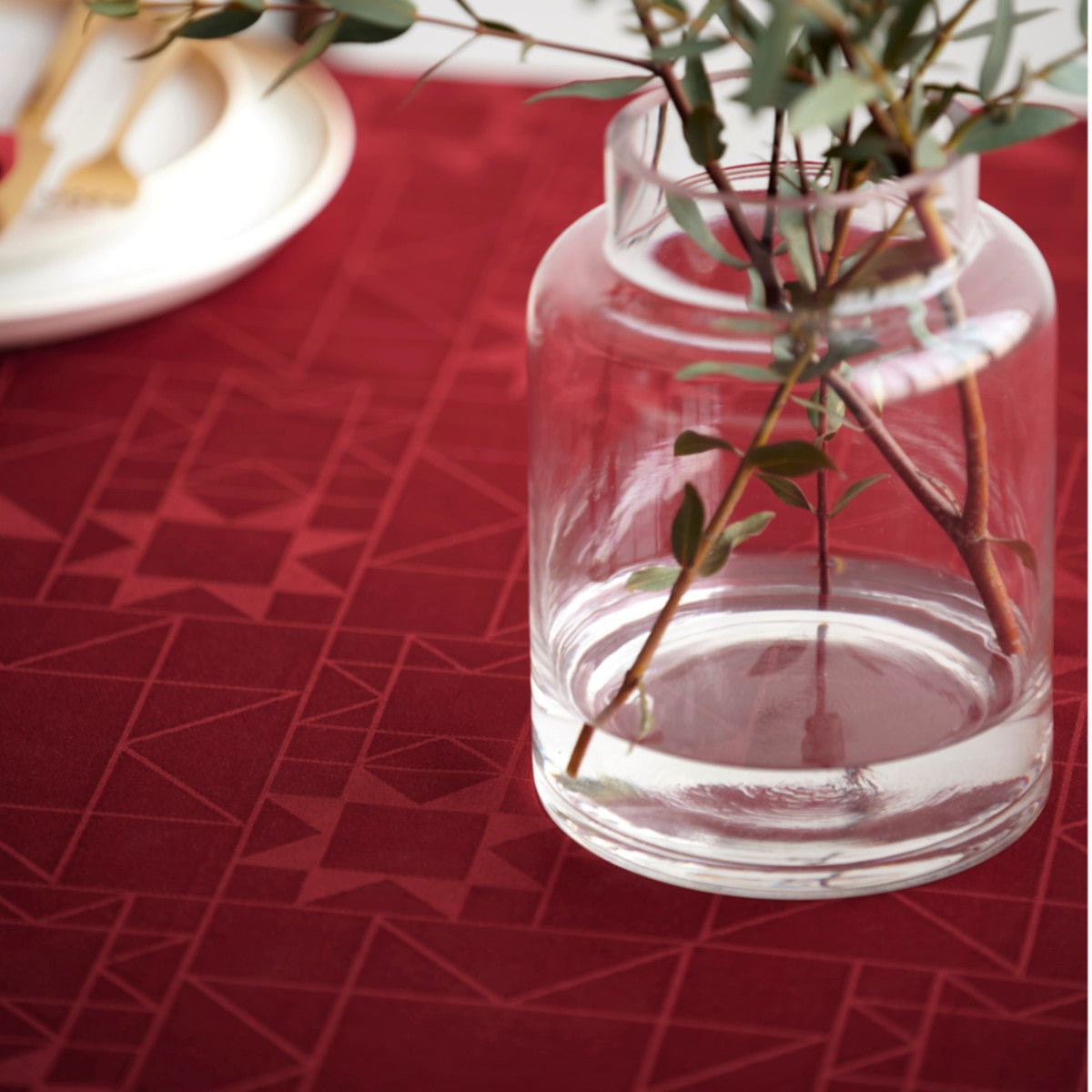 Södahl Star Damask Red - Klassisk julduk - Damastvävd textilvaxduk, glidskydd