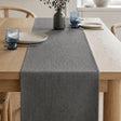 Structure Ash – Södahl bordslöpare i textilvaxduk med glidskydd ca 50 x 200 cm
