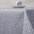 Jacquard Stone Blue – Elegant textilvaxduk med jacquardvävt mönster