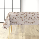 På bordet Ljus beige vaxduk med blomsterrankor