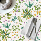 Vildklöver - Vaxduk med blommor och örter, på dukat bord