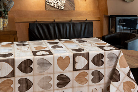 Wooden Hearts – vaxduk med hjärtan i trälook